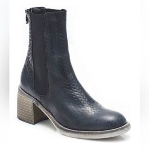 Free People Essential Chelsea Boots Black
Textured Leather Block Heel EUC Sz 38